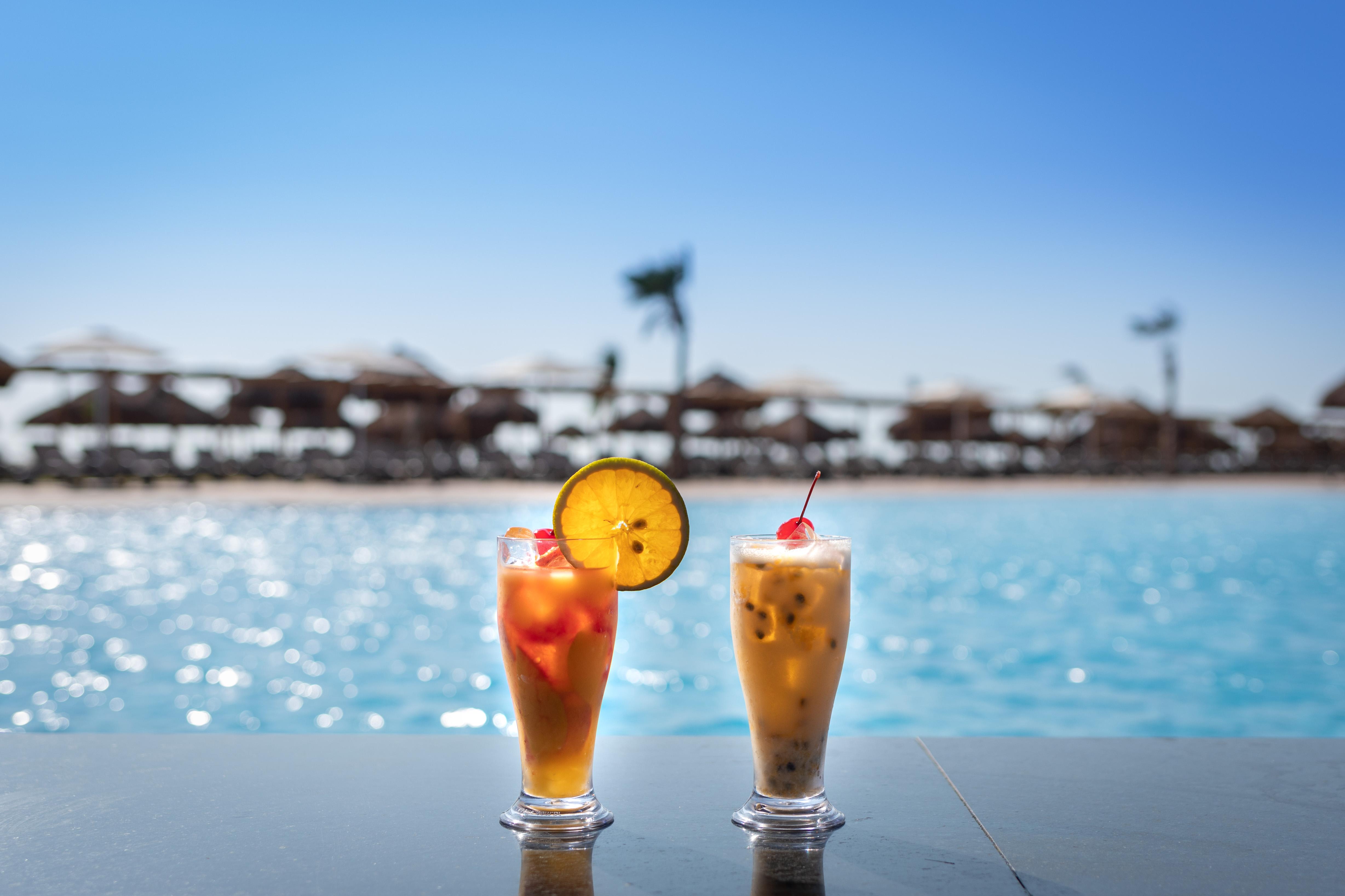 Vila Gale Resort Touros Exterior foto Poolside drinks at the resort
